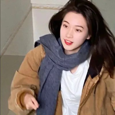 请别相信她